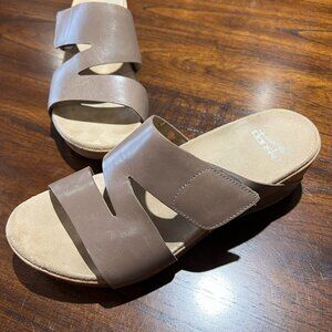 Dansko Lacee Wedge Sandal – Greige